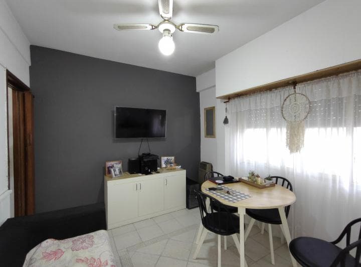 Departamento de 2 Ambiente y 1/2 con Amplio Patio en Pb - 4