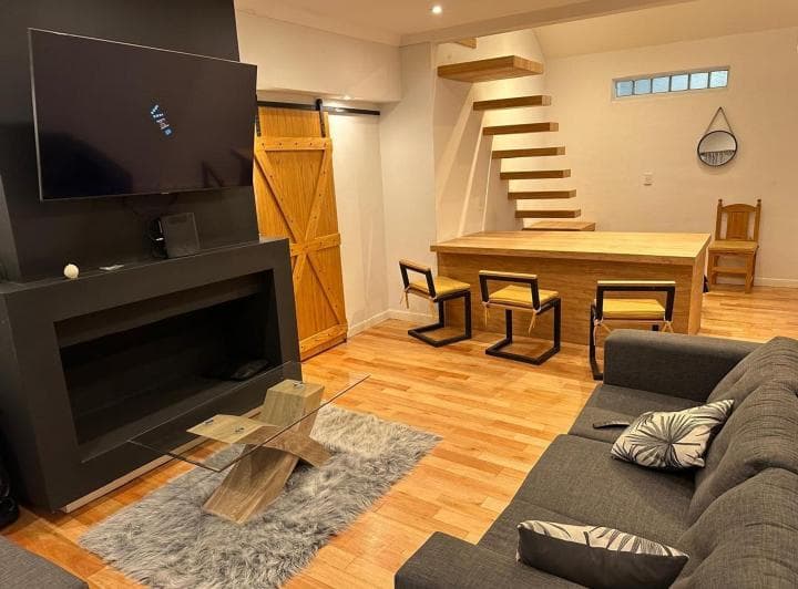 Hermoso Chalet Reciclado a Nuevo de 4 Ambientes con Jacuzzi - 2