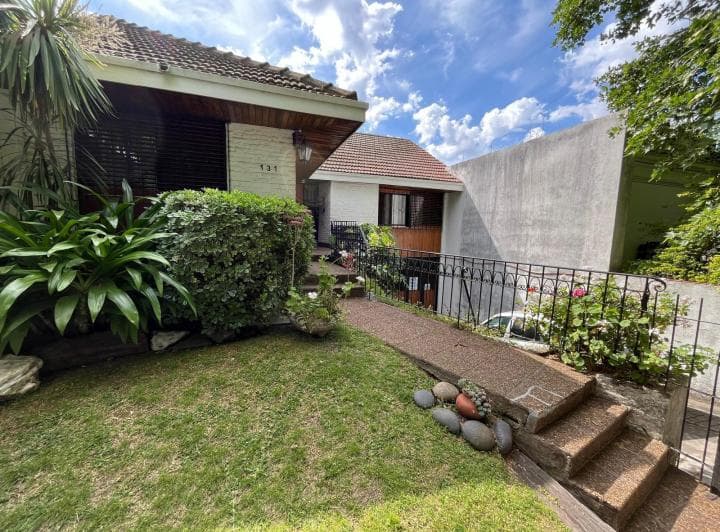 Av Fernandez 131, Barrio Ingles, Temperley Oeste - Chalet Amplio Garage, Sobre Lote de 470 m². - 3