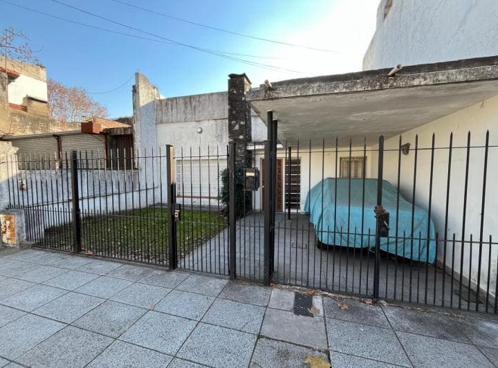 Casa en Venta Desarrollada Sobre Amplio Lote de 435 m² - Cangallo Al 400, Temperley Este - 2