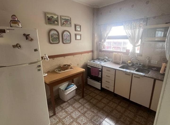 Venta. Departamento 3 Amb con Parrila y Cochera. Zona Varese - 5