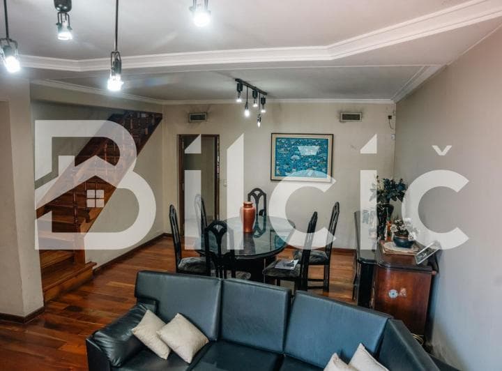 Chalet 7 Amb con Piscina en Venta en Lanús Oeste - 4