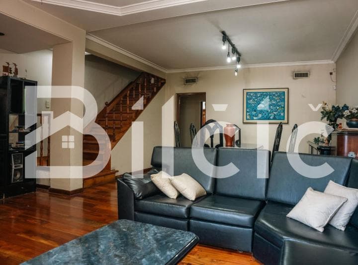 Chalet 7 Amb con Piscina en Venta en Lanús Oeste - 3