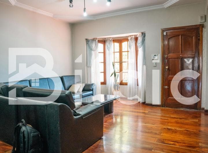 Chalet 7 Amb con Piscina en Venta en Lanús Oeste - 5