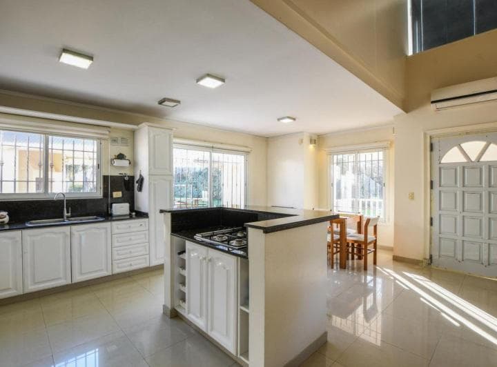 Casa en Venta con Piscina en Pérez - 2