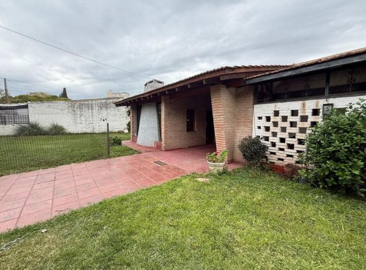Casa en Venta Zona Mujer Urbana. Barrio Alejandro Centeno, 3 Dorm. - 3
