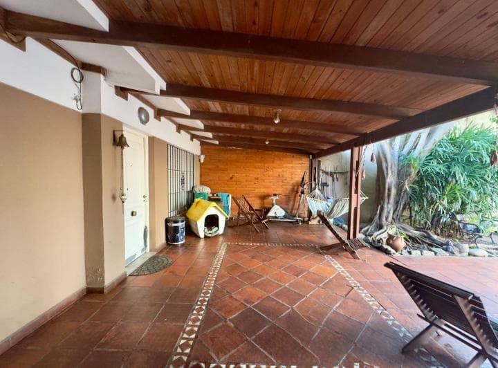Venta de Casa en Lisandro de La Torre - 3 Dorm. Excelente Estado - 3