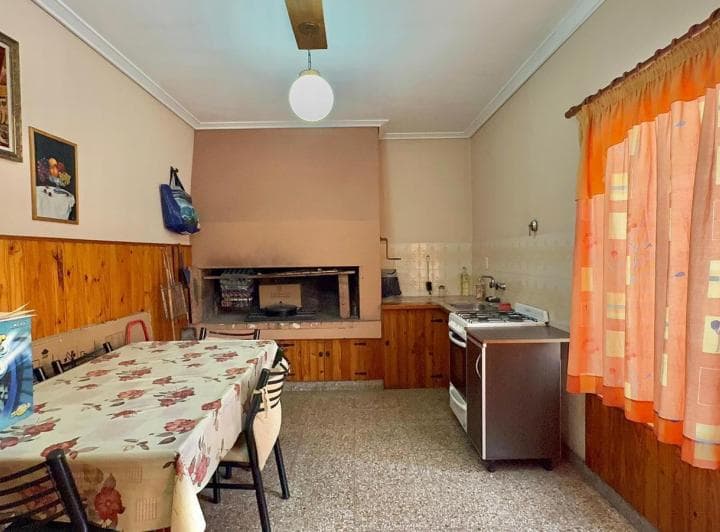 Amplio Chalet en Venta en Moron Norte - 3
