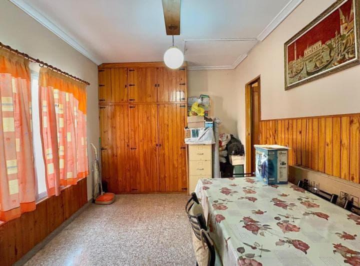 Amplio Chalet en Venta en Moron Norte - 2