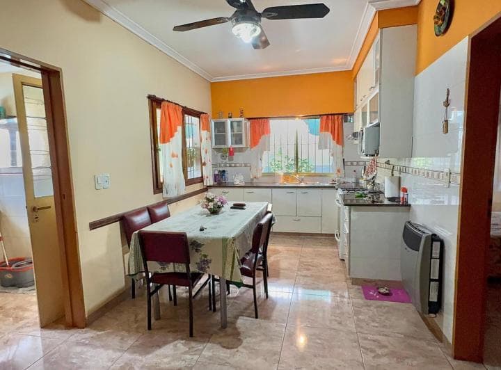Amplio Chalet en Venta en Moron Norte - 5