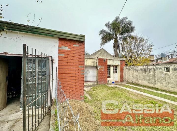 Lote de Terreno con Construcción (Deposito Mas Vivienda) Sobre 540 m², Excelente Ubicación - 4
