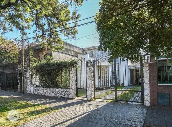Casa 3 Dorm. Jardín y Pileta - Saavedra 2300 - Barrio Cura Rosario | Venta - 3
