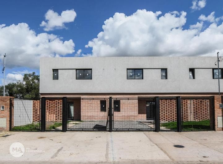 Casa 3 Dorm. - Petrone 9000 - Fisherton Rosario | Venta - 2