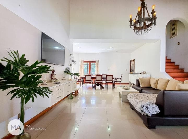 Casa 4 Dorm. con Jardín y Pileta - Profesional Country Club - Funes | Venta - 2