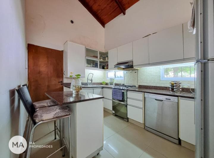 Casa 4 Dorm. con Jardín y Pileta - Profesional Country Club - Funes | Venta - 5