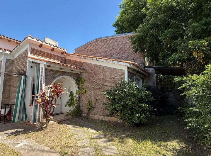 Casa de 4 Dorm. con Jardín - Dellarolle 7800 - Fisherton | Venta - 2