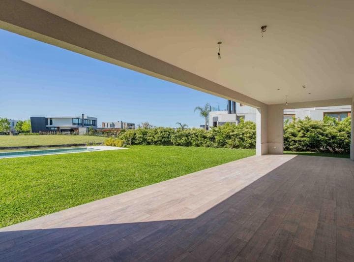 Casa en Venta en Virazon, Cuatro Suites, Jardín y Piscina, Vista Al Lago - 5