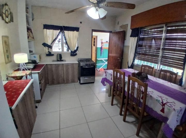 Casa con Departamento, Cochera, Quincho y Piscina en Venta en José Mármol - 4