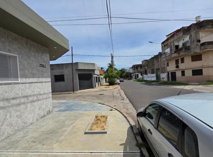 Venta de Dos Propiedades– Galpón o Local en Esquina + Casa de 3 Ambientesapto Credito! - 2