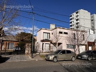 Venta de Dos Casas con Amplio Jardín Zona Centro Neuquen - 2