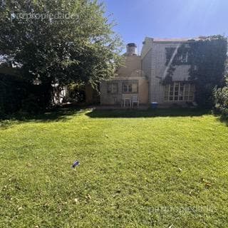 Venta de Dos Casas con Amplio Jardín Zona Centro Neuquen - 4