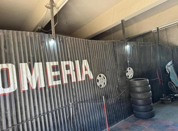 Galpon Sobre Lote de 450 m² con Vivienda de 3 Ambientes, Ubicado en Zona Comercial Sobre Av Lur - 4