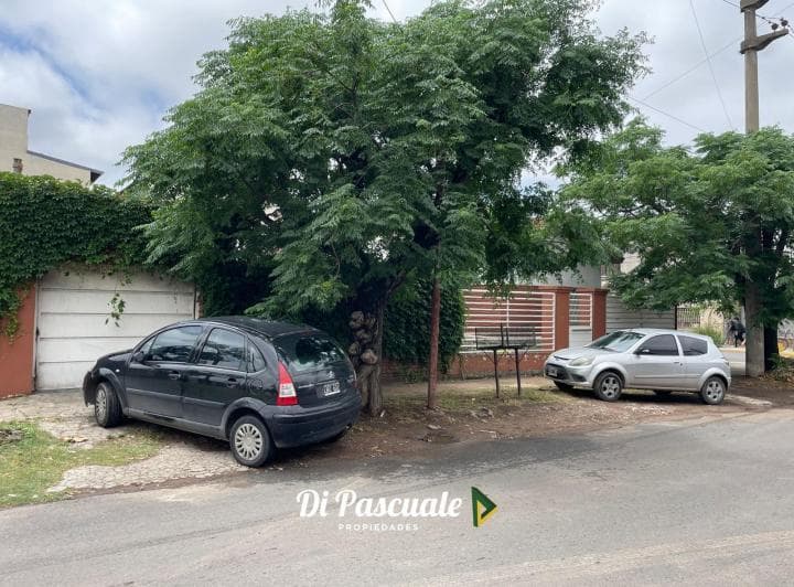 Venta Apto Crédito Hipotecario Chalet 3 Dorm., Patio, Galería y Quincho - Paso del Rey Sur - 5