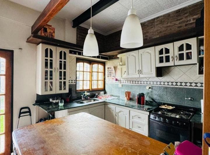 En Venta - Chalet 4 Ambientes Haedo Norte C/ Local - 4