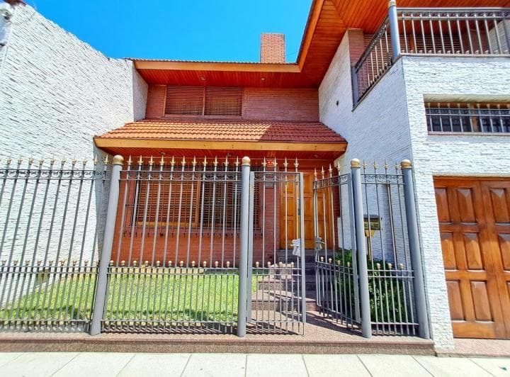 Casa 5 Ambientes 390 m² Garage Jardín Quincho Lanus Oeste - 4