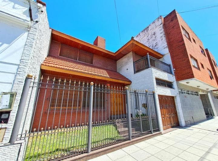 Casa 5 Ambientes 390 m² Garage Jardín Quincho Lanus Oeste - 2