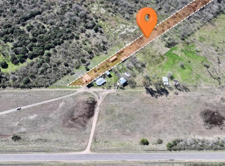 Dos Casas Sobre Ruta 135, a Muy Pocos Kilom del Puente Internacional y del Ingreso a Colón. - 4
