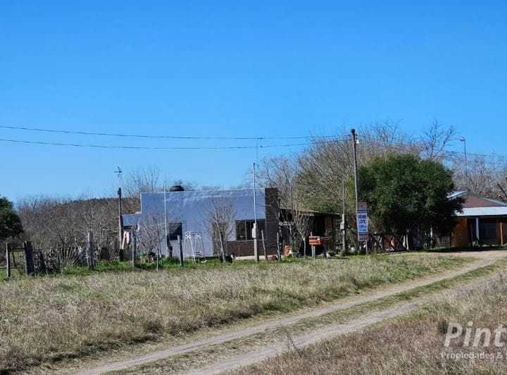 Dos Casas Sobre Ruta 135, a Muy Pocos Kilom del Puente Internacional y del Ingreso a Colón. - 2