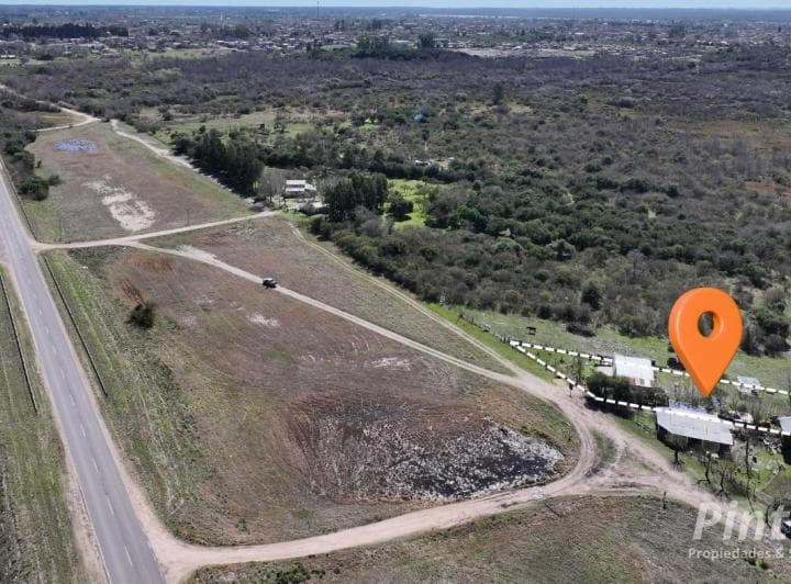 Dos Casas Sobre Ruta 135, a Muy Pocos Kilom del Puente Internacional y del Ingreso a Colón. - 3