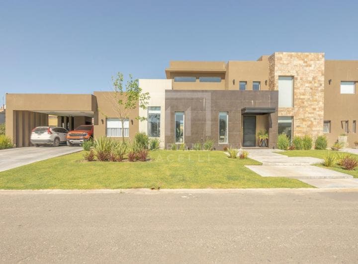 Casa en Venta en Lagos de Canning, Canning. - 2