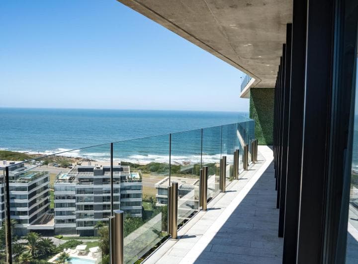 Venta y Alquiler Torre Surfside 2 Dorm. Den Vista Al Mar Piso Alto Amenities Punta del Este - 2
