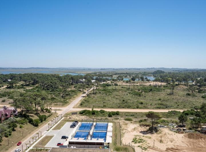 Venta y Alquiler Torre Surfside 2 Dorm. Den Vista Al Mar Piso Alto Amenities Punta del Este - 4
