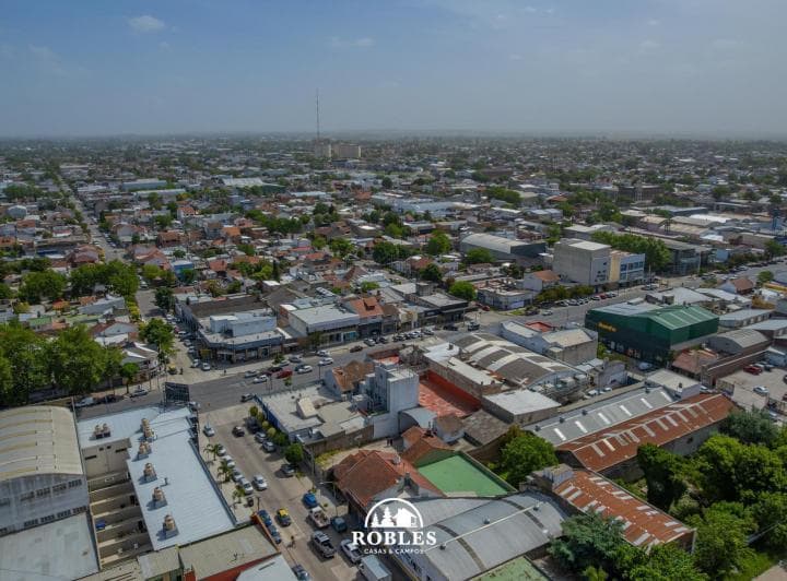 Importante Propiedad Comercial Sobre Av Luro - 5