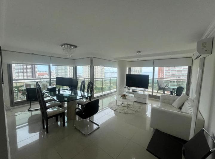 Apartamento en Alquiler Temporal de 2 Domritorios en Torre Imperiale, Punta del Este, Playa Brava - 2