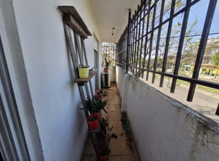 Venta - Casa Planta Alta - 2 Dorm. - Balcon - Barrio Bella Vista - 4