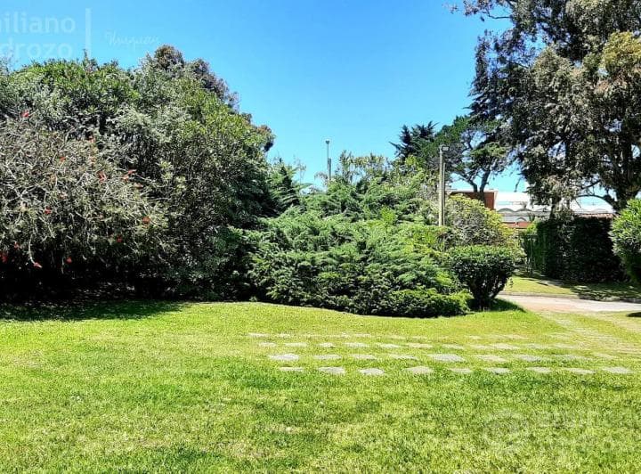 Venta Casa 5 Dorm. Playa Mansa Punta del Este - 2