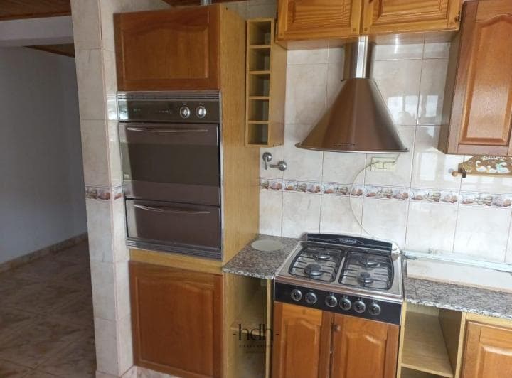 Casa Venta en Los Antiguos 3 Dorm. 2 Baños con Patio Cochera - 2
