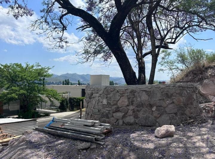 Casa en Venta en La Cuesta 3 Dorm. 3 Baños Cocheras Seguridad - 4