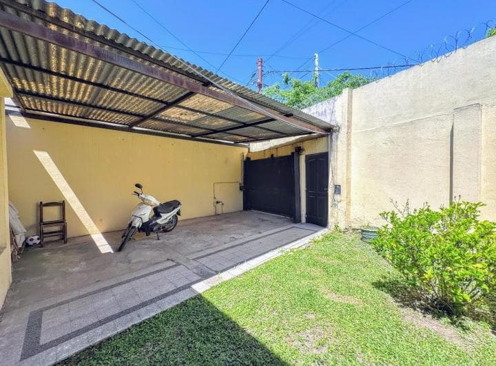 Casa de 2 Dorm., con Doble Patio y Cochera Doble, Barrio Industrial, Rosario - 3