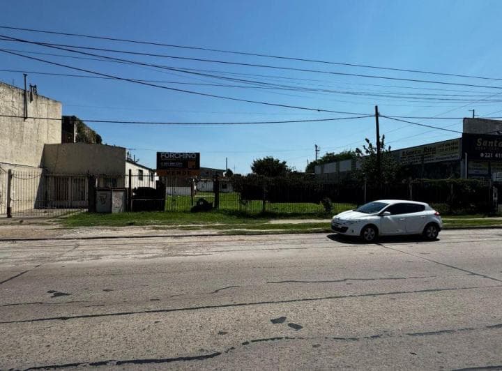 Faracción de 1800 m² en Venta, Sobre Av 44, Proximo a Rura 36, Lisandro Olmos. - 2
