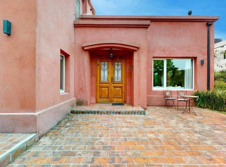 Vendido - Venta Casa en Barrio Privado Arenas del Sur de 5 Ambientes con Parque y Piscina. - 5