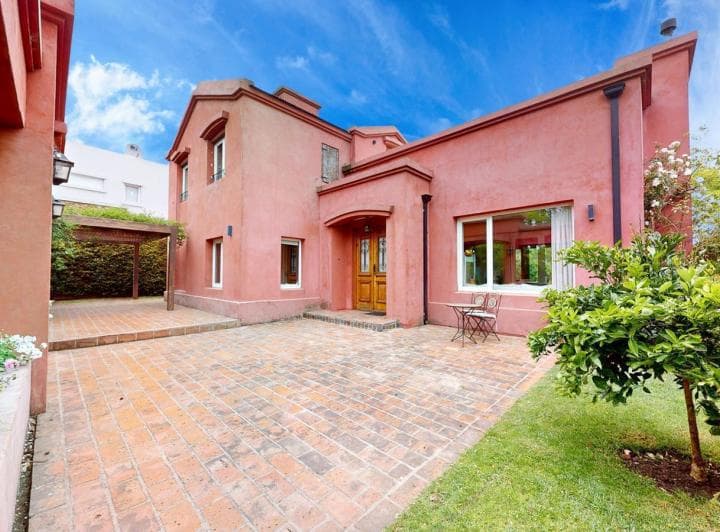 Vendido - Venta Casa en Barrio Privado Arenas del Sur de 5 Ambientes con Parque y Piscina. - 2