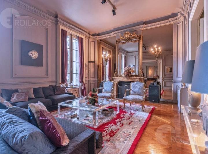 Venta Piso de Estilo Francés con Unidad Adicional en Recoleta - 2