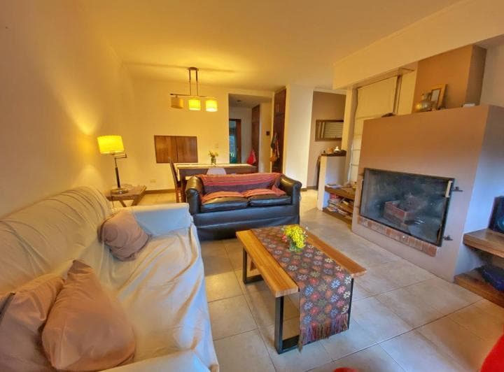 Venta de Chalet 5 Ambientes Estilo Moderno - Barrio Los Pinares - 2