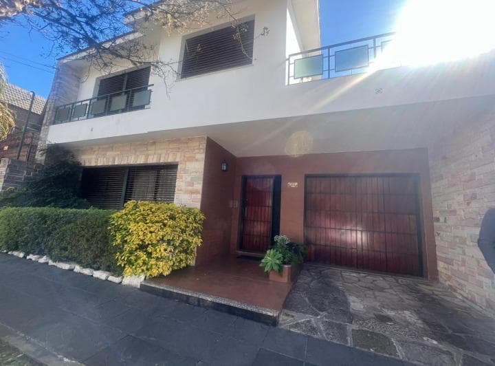Hermoso Chalet 4 Amb en 2 Plantas con Cochera y Parque Libre - 3
