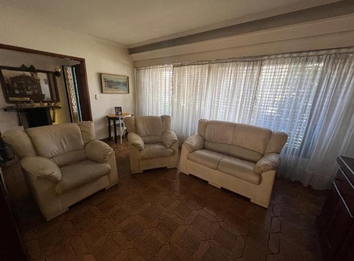 Hermoso Chalet 4 Amb en 2 Plantas con Cochera y Parque Libre - 4